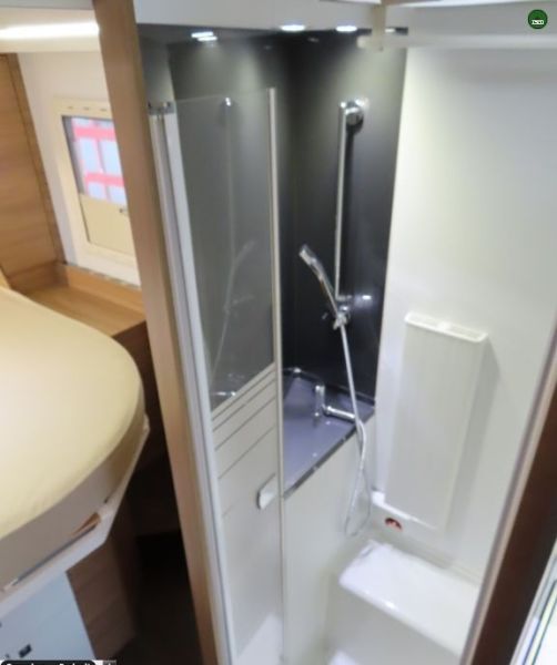 En venta Adria   Coral Supreme 670 SC ALDE  Blanco 2019 Madrid foto 10