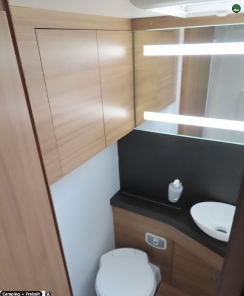 En venta Adria   Coral Supreme 670 SC ALDE  Blanco 2019 Madrid foto 12
