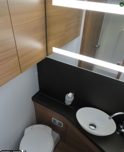 En venta Adria   Coral Supreme 670 SC ALDE  Blanco 2019 Madrid foto 13