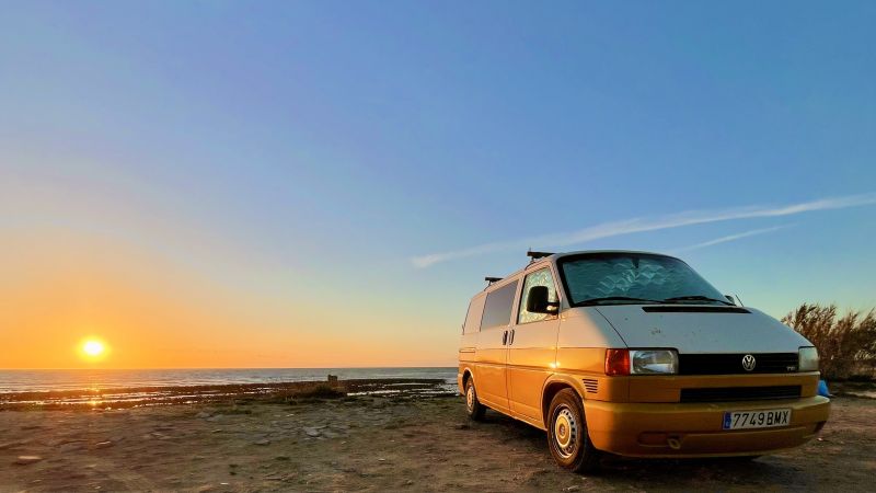 En venta Volkswagen Transporter T4 2.5 TDi Amarillo 2001 Málaga foto 1