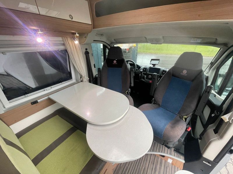 En venta Adria Flexo SLX 640 Gris 2015 Alicante foto 3