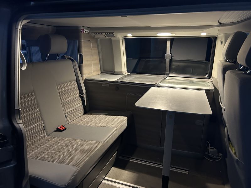 En venta Volkswagen Califòrnia ocean T5 Gris 2015 Barcelona foto 11