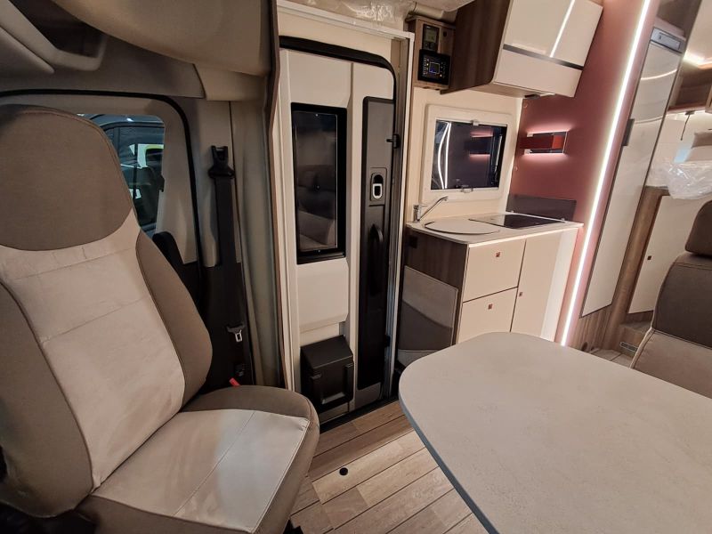 En venta Roller Team Roller Team Ford Kronos 281 TL Fit Open Air 165 CV Manual Blanco 2026 Barcelona foto 8