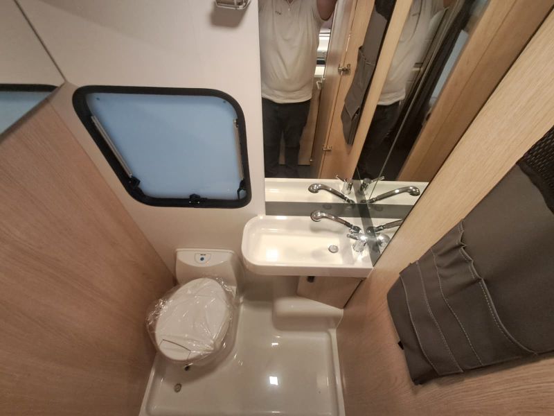 En venta Adria Adria Aviva 360 DK Lite 2026 Blanco 2026 Barcelona foto 14