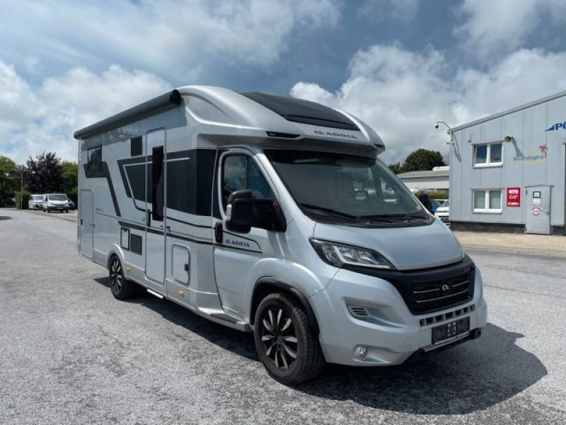 En venta Adria Adria Matrix Supreme 670 SL Blanco 2022 Madrid foto 1