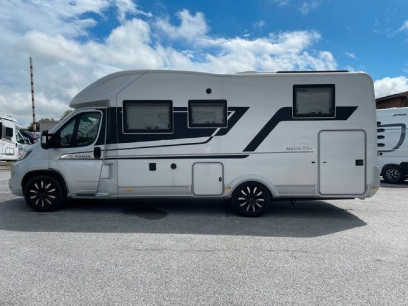 En venta Adria Adria Matrix Supreme 670 SL Blanco 2022 Madrid foto 4