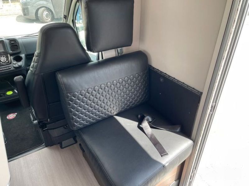 En venta Adria Adria Matrix Supreme 670 SL Blanco 2022 Madrid foto 14