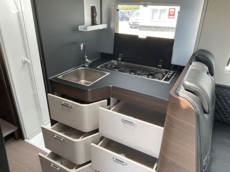 En venta Adria Adria Matrix Supreme 670 SL Blanco 2022 Madrid foto 16