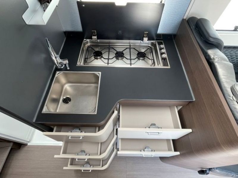 En venta Adria Adria Matrix Supreme 670 SL Blanco 2022 Madrid foto 17