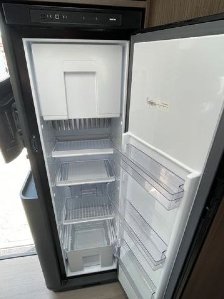 En venta Adria Adria Matrix Supreme 670 SL Blanco 2022 Madrid foto 18