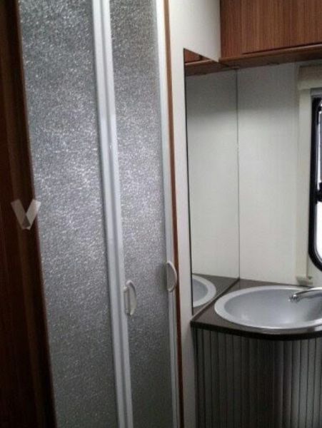 En venta Adria Sport A 680 SK Blanco 2011 Barcelona foto 6