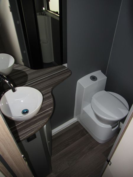 En venta Across Safari 502 CDL  Blanco 2026 Sevilla foto 9