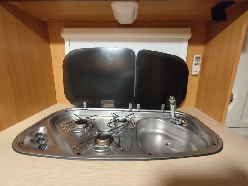 En venta Bürstner 480TK (Tipo 390A) Blanco 2010 Guipúzcoa foto 9