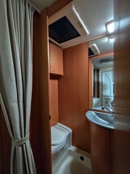 En venta Bürstner 480TK (Tipo 390A) Blanco 2010 Guipúzcoa foto 14