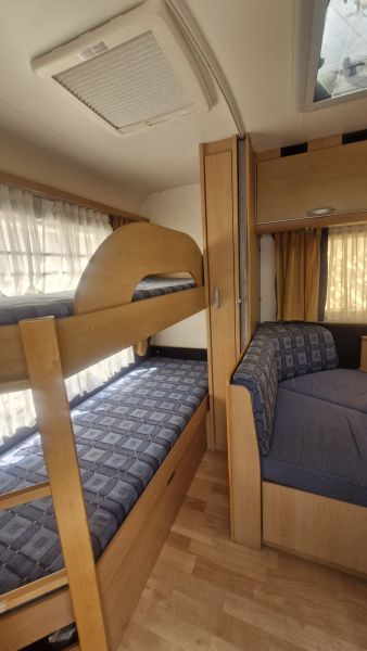 En venta Knaus CARAVAMA SUDWIND 500 FSK 3 AMBIENTES Blanco 2010 Barcelona foto 9