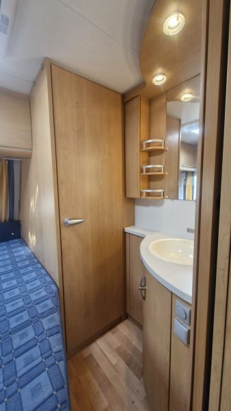 En venta Knaus CARAVAMA SUDWIND 500 FSK 3 AMBIENTES Blanco 2010 Barcelona foto 13