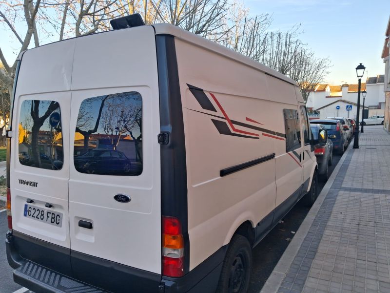 En venta Ford TRANSIT Blanco 2006 Madrid foto 1