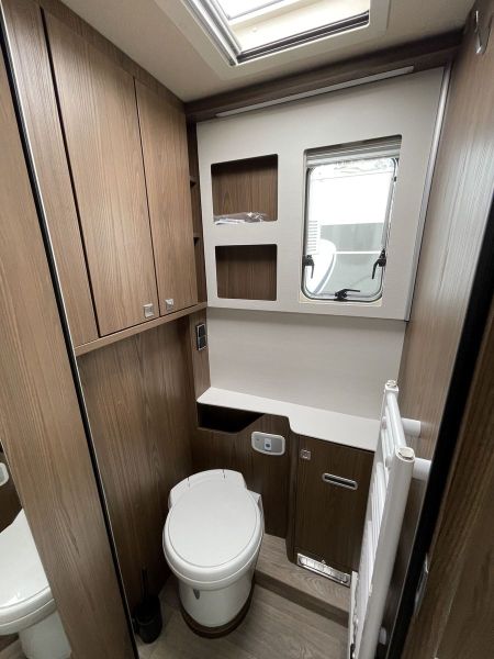 En venta Hymer / Eriba / Hymercar  HYMERCAR B ML I 89 Blanco 2020 Madrid foto 2