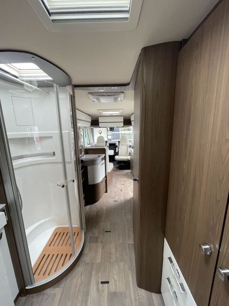 En venta Hymer / Eriba / Hymercar  HYMERCAR B ML I 89 Blanco 2020 Madrid foto 3