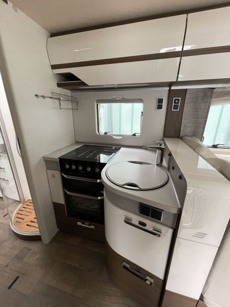 En venta Hymer / Eriba / Hymercar  HYMERCAR B ML I 89 Blanco 2020 Madrid foto 6