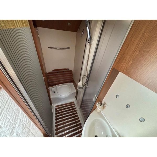 En venta Eura Mobil Eura Mobil Profila 670SB Blanco 2012 Palencia foto 10