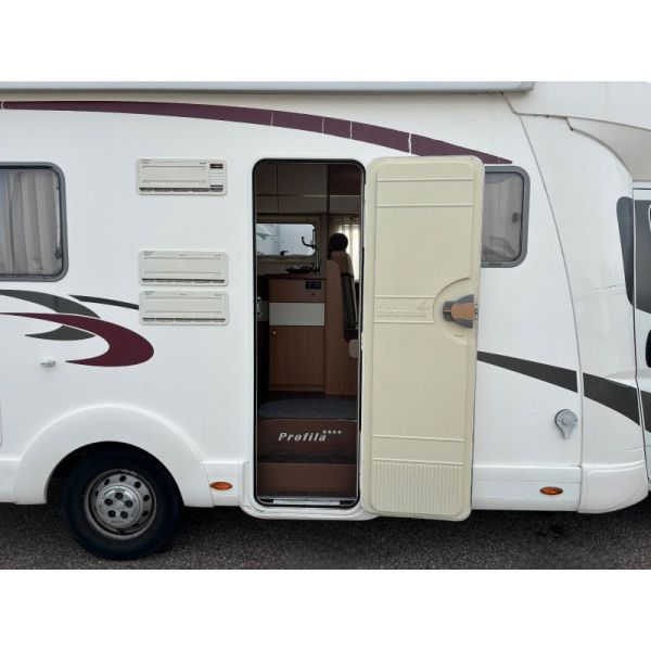 En venta Eura Mobil Eura Mobil Profila 670SB Blanco 2012 Palencia foto 11