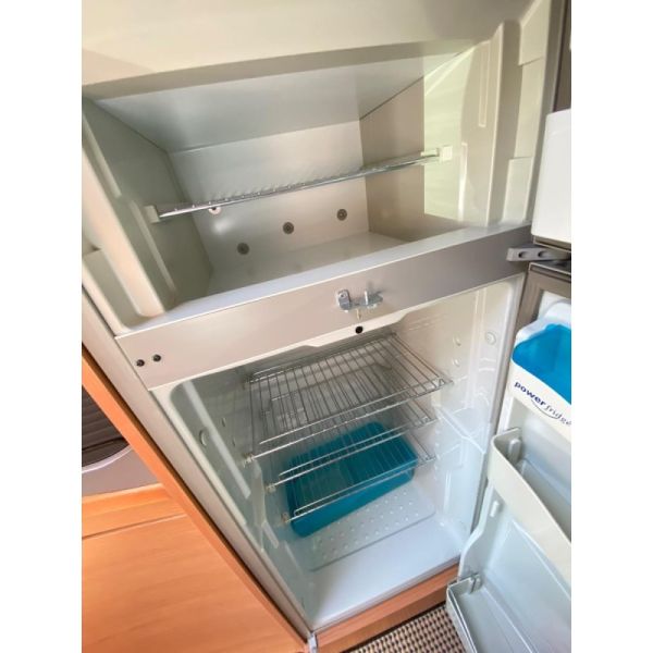 En venta Eura Mobil Eura Mobil T700 EB - Typ 112 - 1.Hd - 49.TKM - Scheckhef Beige 2009 Palencia foto 19