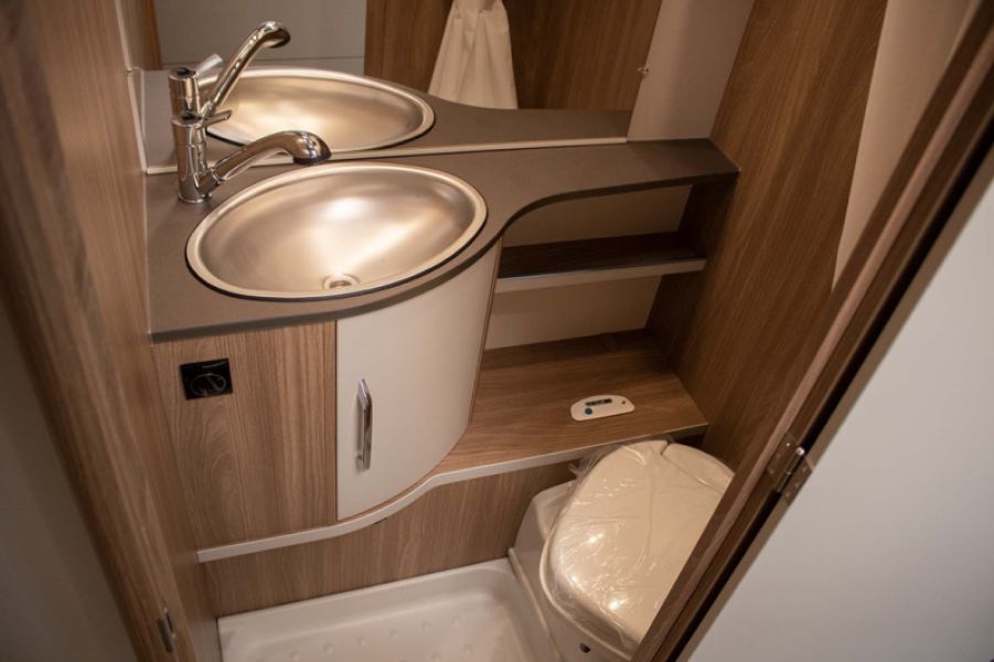 En venta Bürstner PREMIO PLUS 440 TK Blanco 2025 Álava foto 15