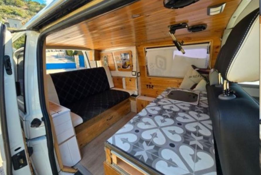 En venta Volkswagen Camperizada Transporter T5 1.9 TDi  Blanco 2009 Málaga foto 2