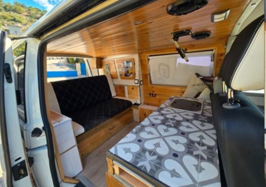 En venta Volkswagen Camperizada Transporter T5 1.9 TDi  Blanco 2009 Málaga foto 4