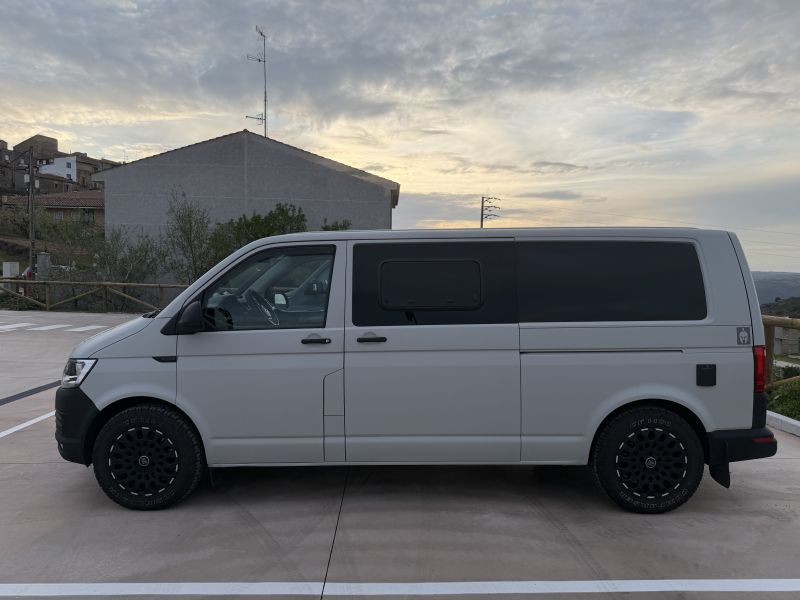 En venta Volkswagen Transporter Gris 2018 Ávila foto 12