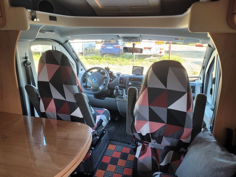 En venta Bürstner Solano T615 Blanco 2008 Sevilla foto 4