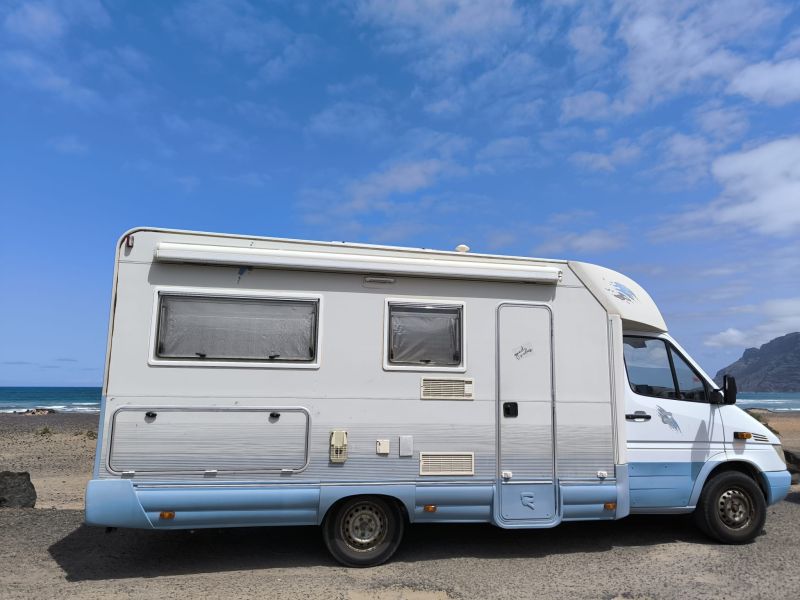 En venta Mercedes-Benz RIMOR Blanco 2002 Las Palmas foto 1