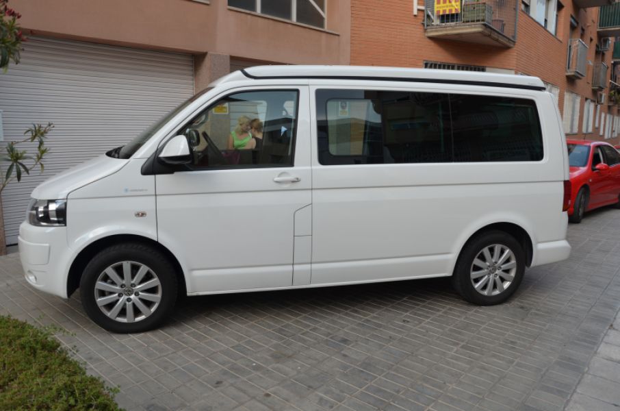 En venta Volkswagen Multivan 2.0 140CV Blanco 2014 Barcelona foto 2