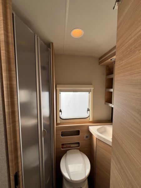 En venta Knaus Caravana Knaus Südwind 580 QS 60 Aniversario(2022) Blanco 2022 Tarragona foto 7