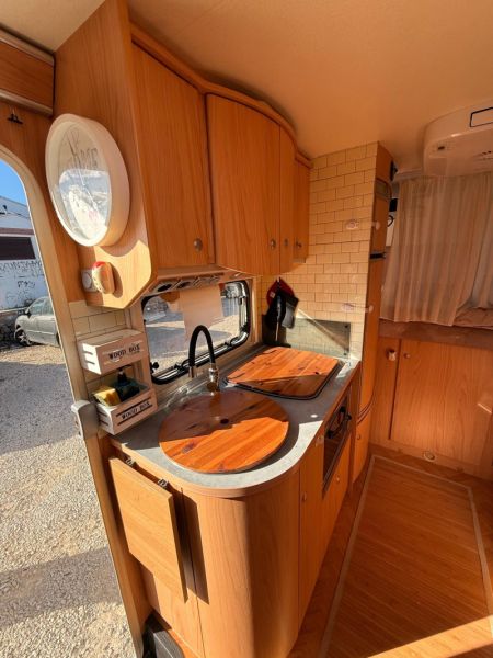 En venta Renault DELFIN BURSTNER T695 Blanco 2006 Alicante foto 1