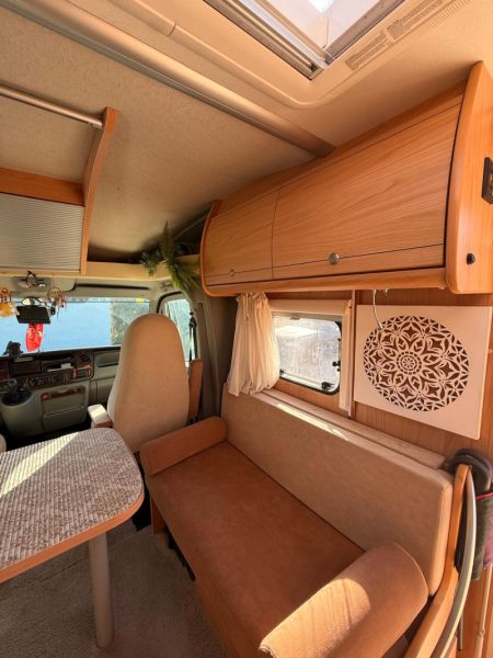 En venta Renault DELFIN BURSTNER T695 Blanco 2006 Alicante foto 2