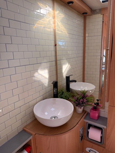 En venta Renault DELFIN BURSTNER T695 Blanco 2006 Alicante foto 4