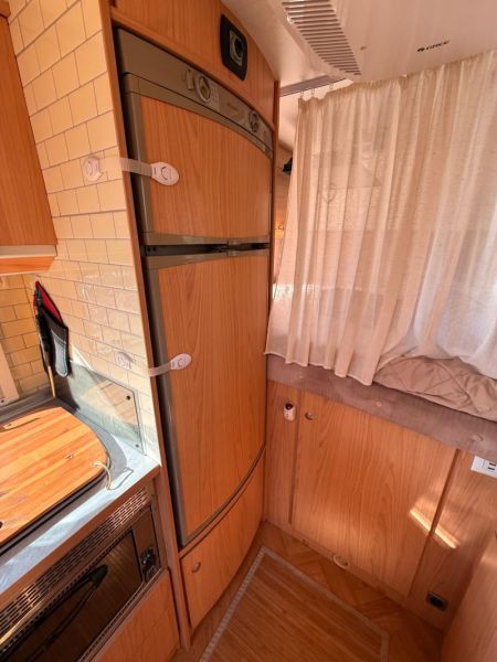 En venta Renault DELFIN BURSTNER T695 Blanco 2006 Alicante foto 6