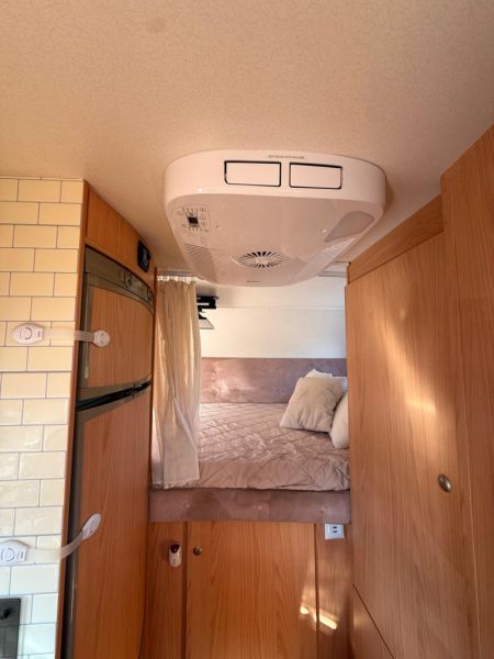 En venta Renault DELFIN BURSTNER T695 Blanco 2006 Alicante foto 10