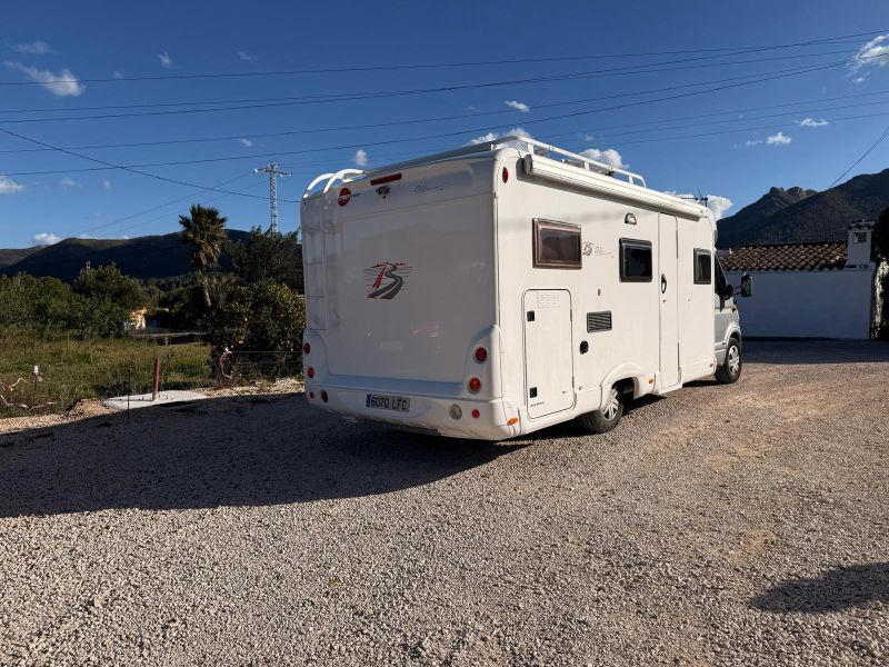 En venta Renault DELFIN BURSTNER T695 Blanco 2006 Alicante foto 15