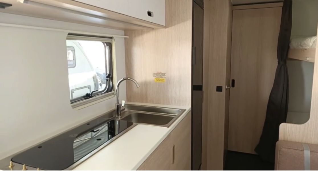En venta Adria aviva 495lx Blanco 2017 Barcelona foto 2