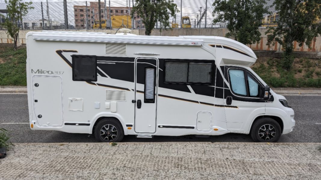 En venta Benimar Mileo 287 Blanco 2021 Barcelona foto 2