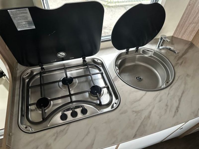 En venta Carado A 464  Blanco 2018 Madrid foto 7