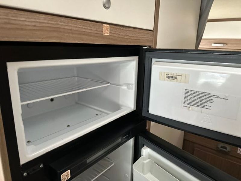 En venta Carado A 464  Blanco 2018 Madrid foto 8