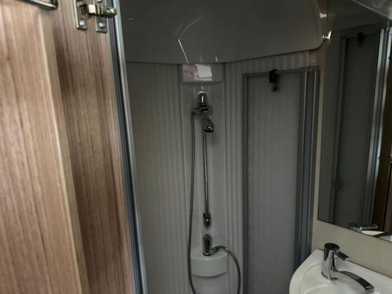 En venta Carado A 464  Blanco 2018 Madrid foto 13