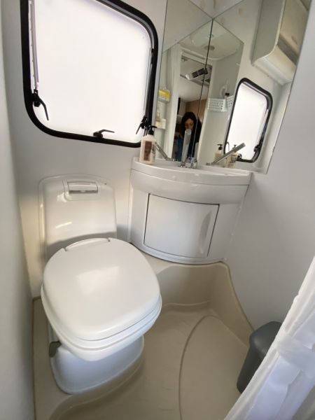 En venta Adria Aviva 495 LX Blanco 2015 Tarragona foto 9