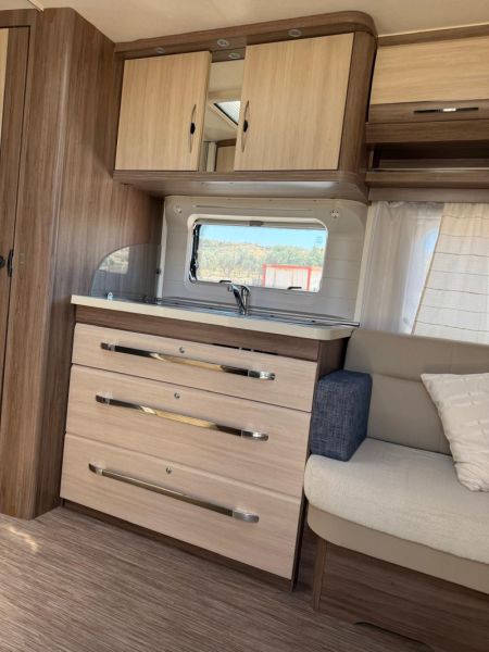 En venta Hobby 560 FFE Deluxe Blanco 2017 Asturias foto 8