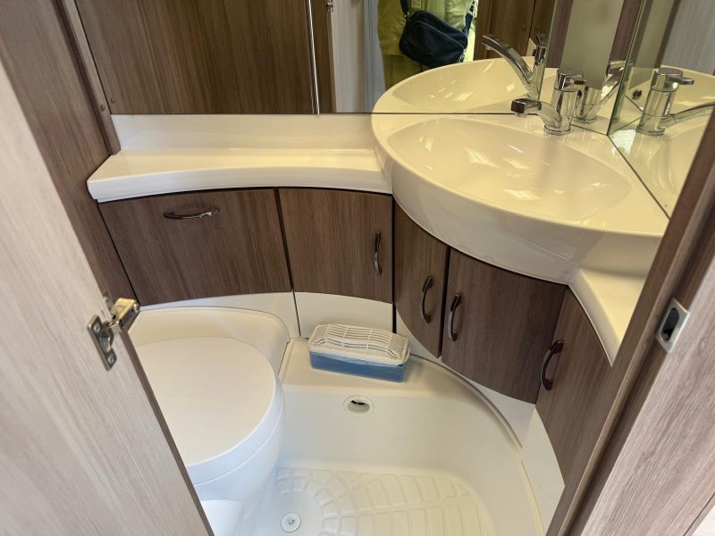 En venta Hobby 560 FFE Deluxe Blanco 2017 Asturias foto 12