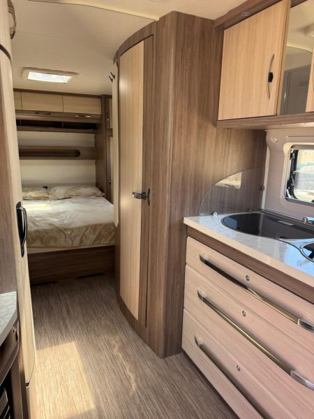 En venta Hobby 560 FFE Deluxe Blanco 2017 Asturias foto 14